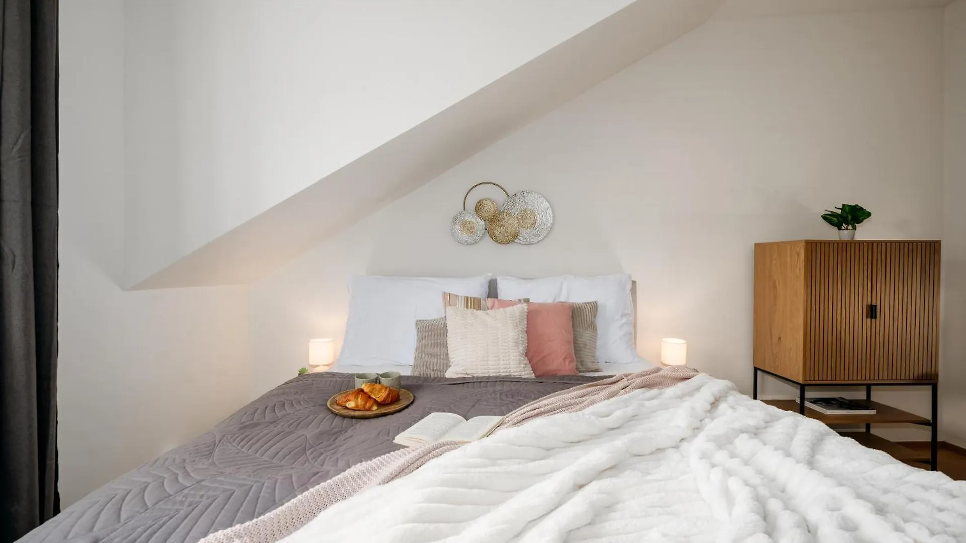 아파트 Prague Days - 2Bdr Apt - Workspace - Netflix - Quiet Area