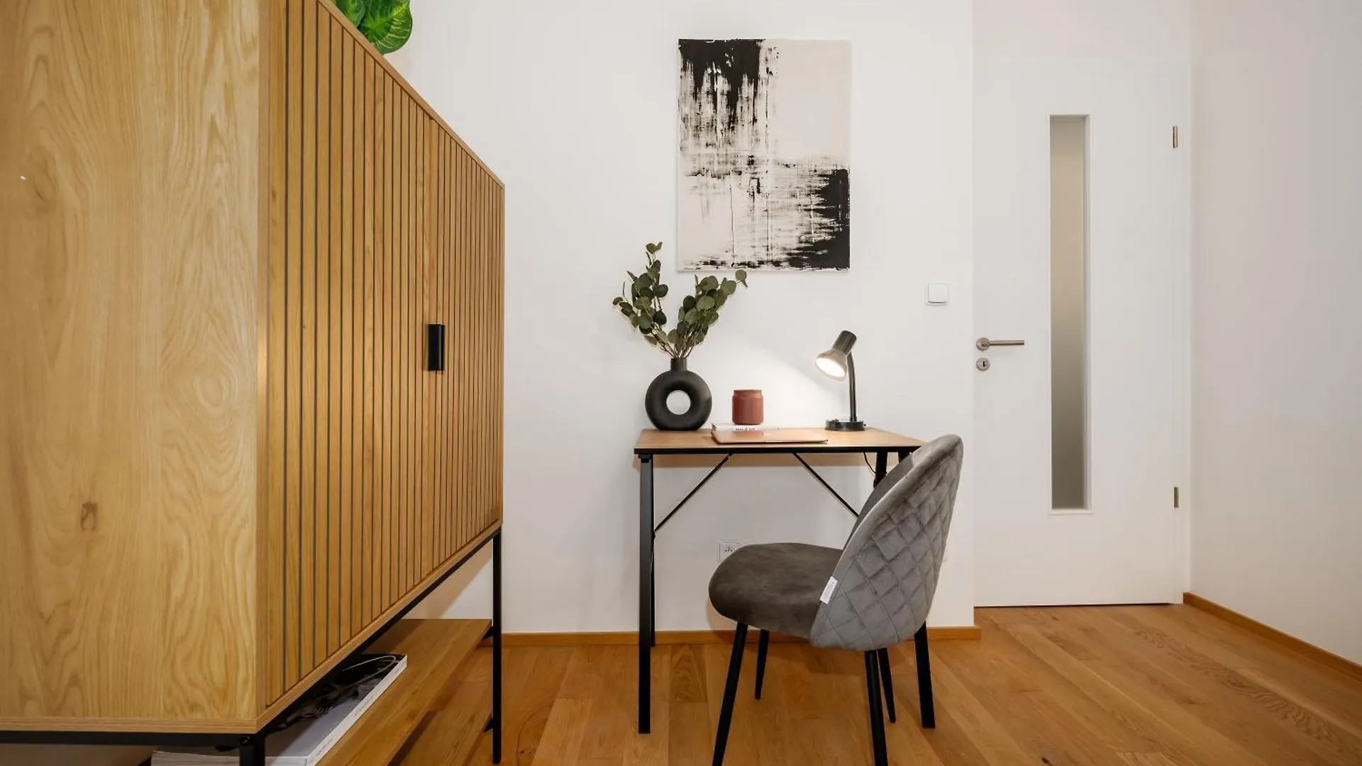 Prague Days - 2Bdr Apt - Workspace - Netflix - Quiet Area Czech Republic