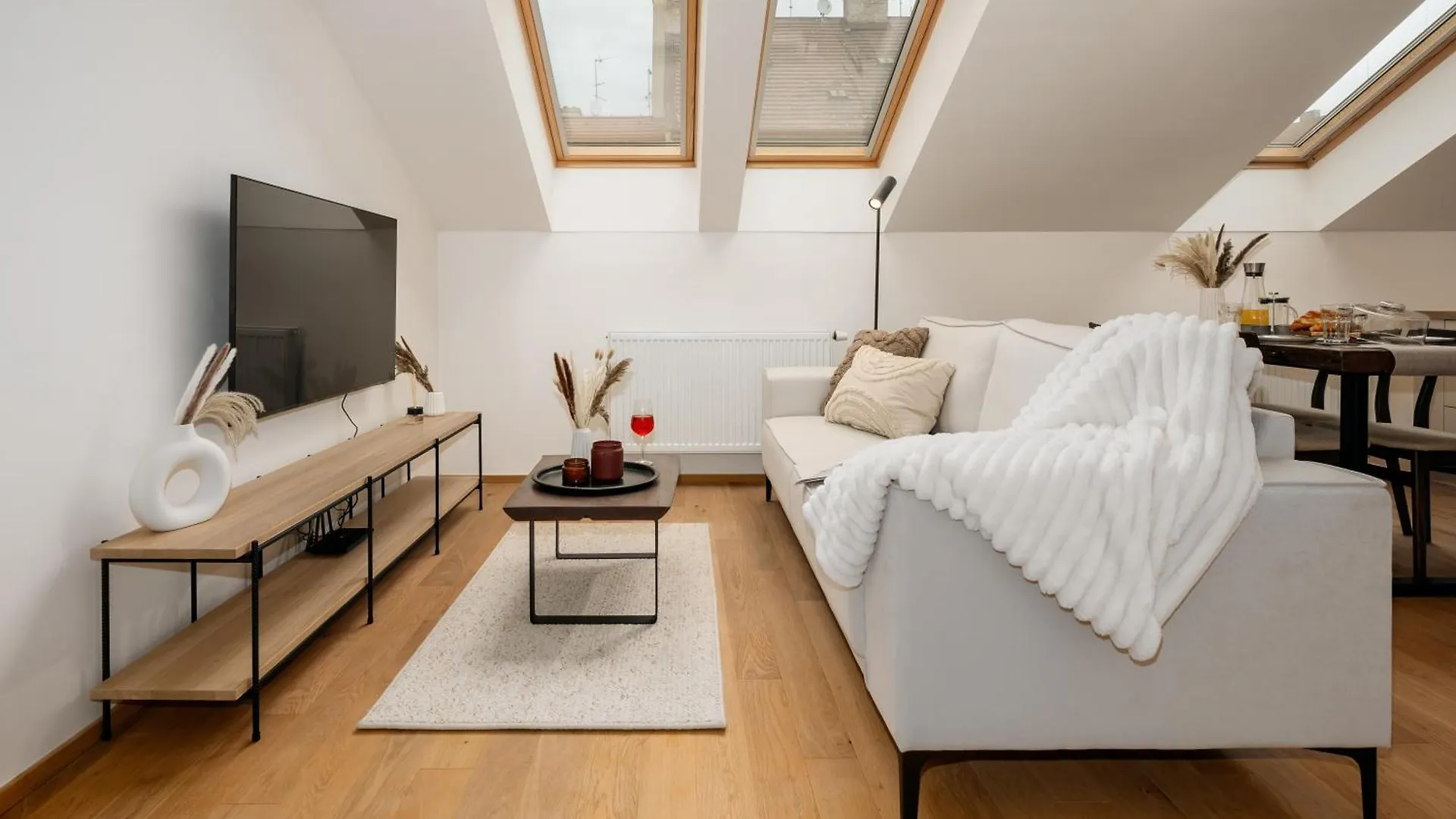 Prague Days - 2Bdr Apt - Workspace - Netflix - Quiet Area