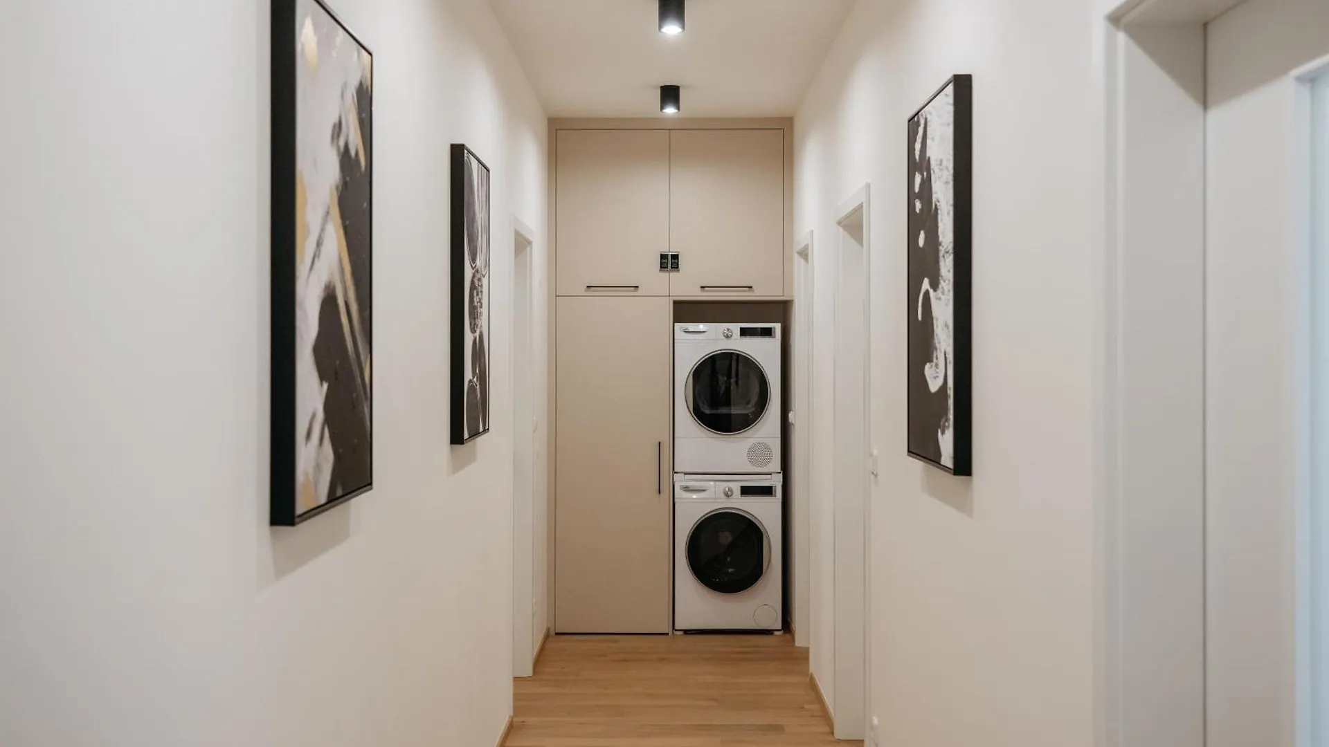 Prague Days - 2Bdr Apt - Workspace - Netflix - Quiet Area 0*,  Czech Republic