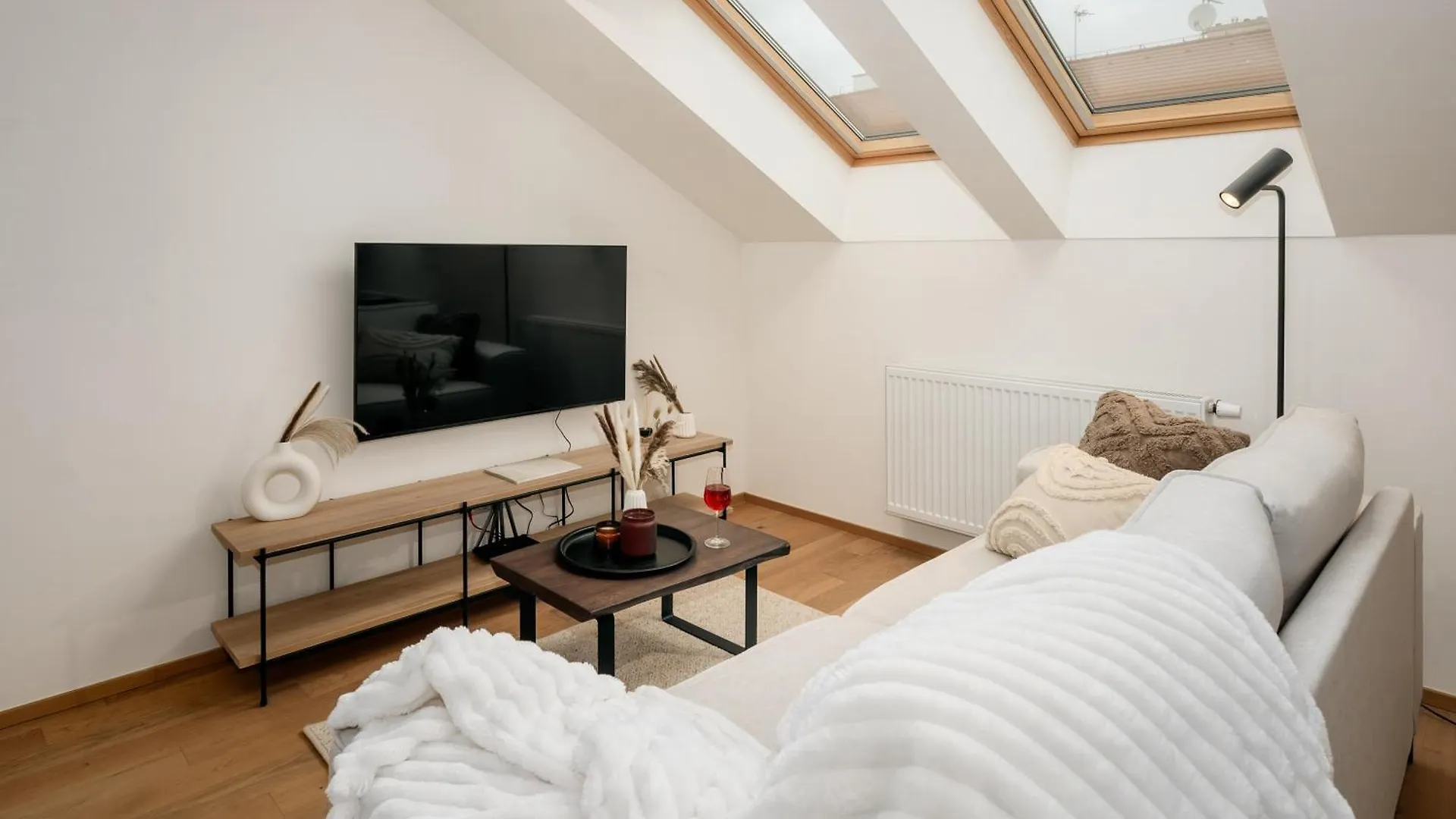 Prague Days - 2Bdr Apt - Workspace - Netflix - Quiet Area 0*,  Czech Republic